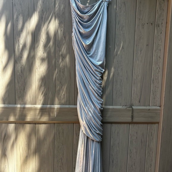 NORMA KAMALI Diana One-Shoulder Fishtail Gown Silver - Picture 5 of 11